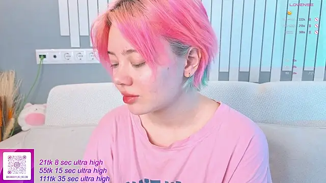   KawaiiYuki   online show from October 13, 2025, 6:57 am