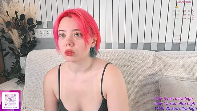   KawaiiYuki   online show from November 17, 2025, 6:41 am