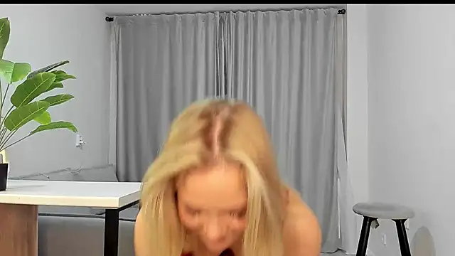 Snapshot of sarahphyllis chatting on October 3, 2025, 8:06 pm sarahphyllis online show from October 3, 2025, 8:06 pm