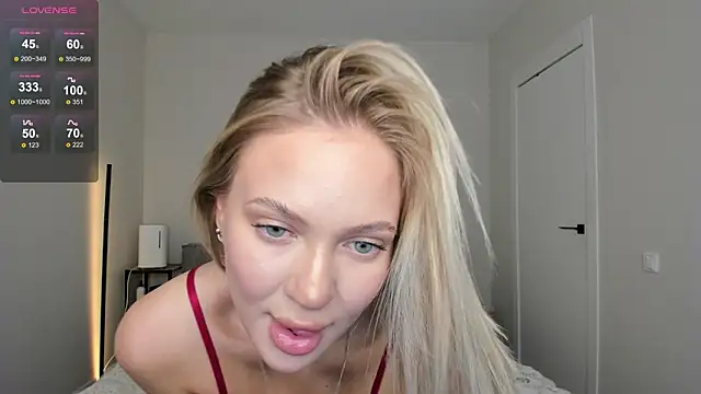 Snapshot of sarahphyllis chatting on April 24, 2026, 8:55 pm sarahphyllis online show from April 24, 2026, 8:55 pm