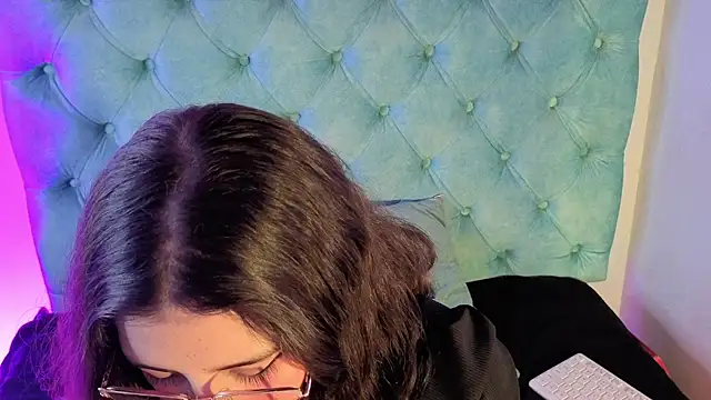 Snapshot of Paola_Lyon_ chatting on April 22, 2026, 6:42 pm Paola Lyon online show from April 22, 2026, 6:42 pm