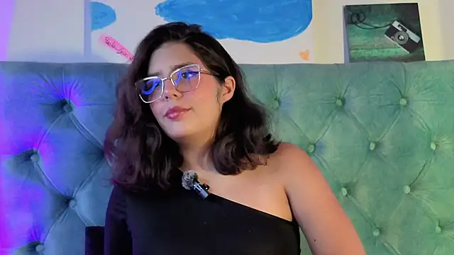 Snapshot of Paola_Lyon_ chatting on May 6, 2026, 5:51 pm Paola Lyon online show from May 6, 2026, 5:51 pm