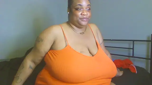 Snapshot of NaughtyHottieBBW chatting on June 23, 2026, 4:21 am NaughtyHottieBBW online show from June 23, 2026, 4:21 am