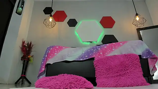 martinaclark online show from December 23, 2025, 12:19 am