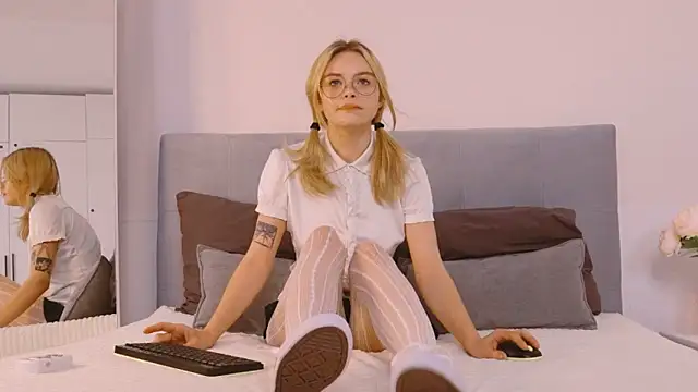 Snapshot of FapClubFamm chatting on September 13, 2025, 4:18 pm FapClubFamm online show from September 13, 2025, 4:18 pm