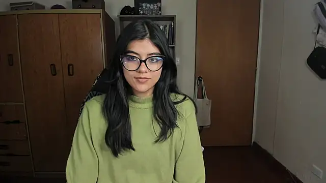 valerie  skyy online show from December 18, 2024, 4:09 am