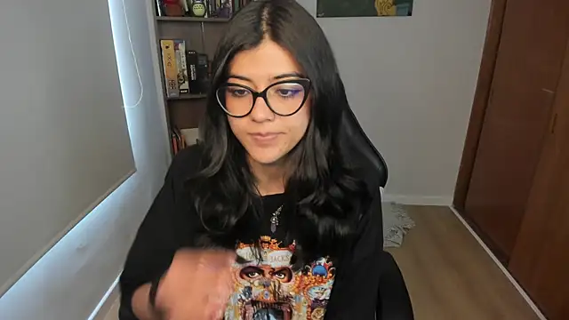 valerie  skyy online show from December 19, 2025, 3:52 pm