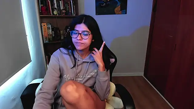 valerie  skyy online show from June 27, 2026, 1:06 pm