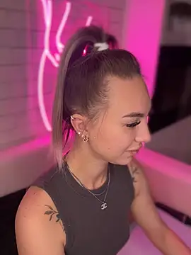 Snapshot of MiaMinx chatting on December 4, 2024, 10:41 pm MiaMinx online show from December 4, 2024, 10:41 pm