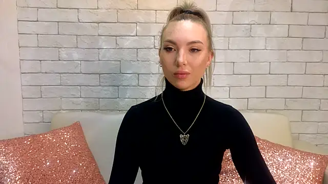 Snapshot of MiaMinx chatting on February 4, 2025, 10:45 pm MiaMinx online show from February 4, 2025, 10:45 pm