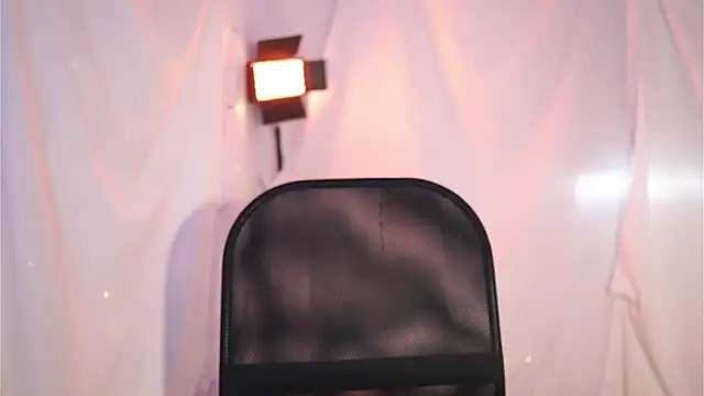 Snapshot of JulietaWinona chatting on November 22, 2025, 10:09 pm JulietaWinona online show from November 22, 2025, 10:09 pm