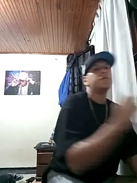 Snapshot of Peterking11 chatting on November 11, 2025, 8:14 am Peterking11 online show from November 11, 2025, 8:14 am