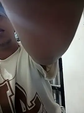 Snapshot of Peterking11 chatting on November 13, 2025, 6:01 am Peterking11 online show from November 13, 2025, 6:01 am