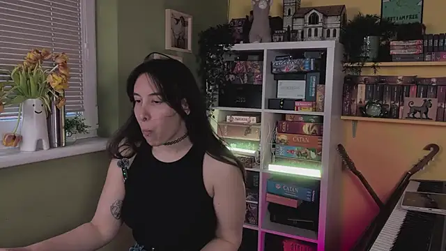 LelianaHazel online show from March 10, 2026, 4:12 pm