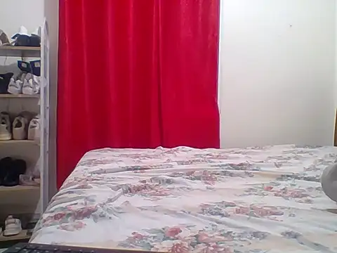 Snapshot of sexy__candyy chatting on April 24, 2026, 8:33 pm sexy candyy online show from April 24, 2026, 8:33 pm