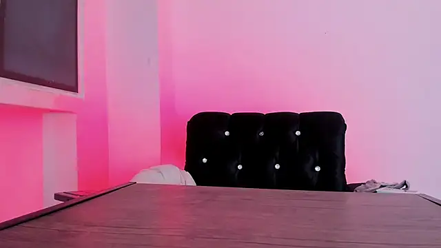 Mialenox online show from March 7, 2025, 10:32 pm