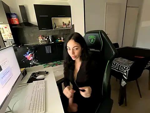 Snapshot of Chloe_Ricci chatting on November 3, 2025, 7:53 am Chloe Ricci online show from November 3, 2025, 7:53 am