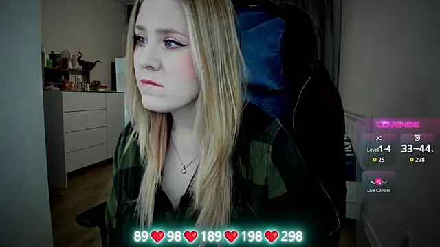 Olivia Munk online show from October 2, 2025, 4:41 am