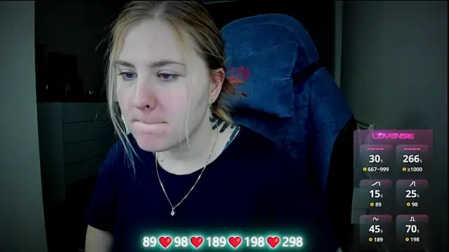 Olivia Munk online show from November 9, 2025, 4:11 am