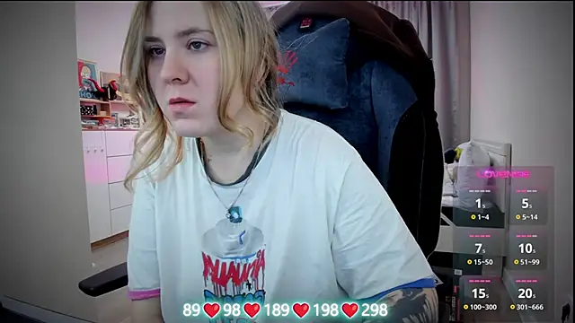 Olivia Munk online show from November 26, 2025, 3:51 am