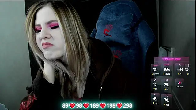 Olivia Munk online show from December 5, 2025, 4:54 am