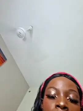 Kamdollie online show from November 22, 2025, 6:45 am