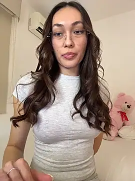 MichelleFerry  online show from April 27, 2026, 4:32 am