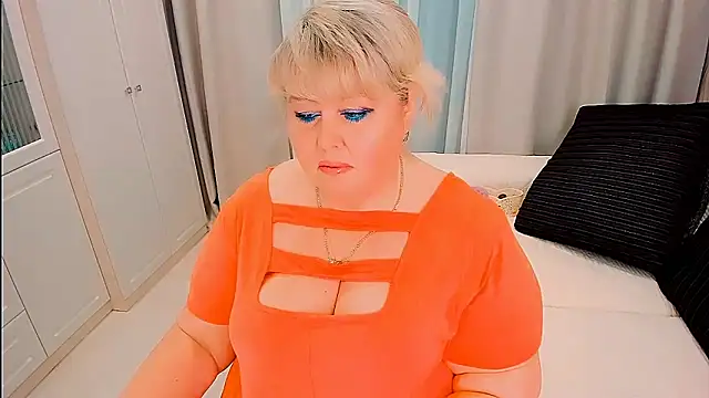 Snapshot of BIGTITSBBW chatting on April 7, 2026, 8:09 pm BIGTITSBBW online show from April 7, 2026, 8:09 pm