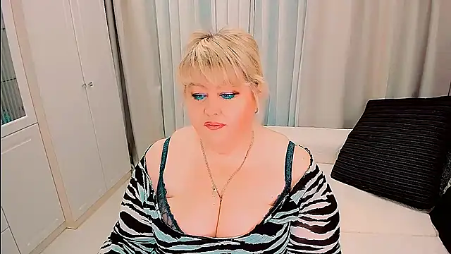 Snapshot of BIGTITSBBW chatting on April 10, 2026, 7:35 am BIGTITSBBW online show from April 10, 2026, 7:35 am