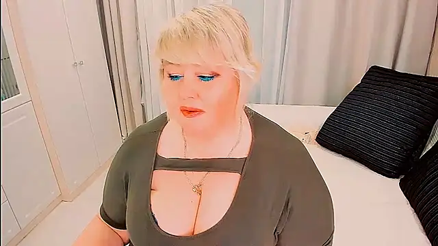 Snapshot of BIGTITSBBW chatting on April 18, 2026, 7:07 pm BIGTITSBBW online show from April 18, 2026, 7:07 pm