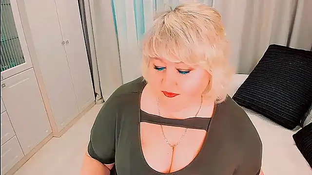 Snapshot of BIGTITSBBW chatting on April 19, 2026, 4:17 pm BIGTITSBBW online show from April 19, 2026, 4:17 pm
