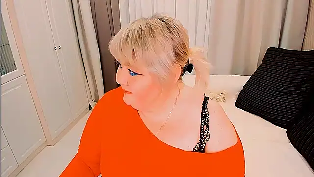 Snapshot of BIGTITSBBW chatting on May 8, 2026, 8:25 pm BIGTITSBBW online show from May 8, 2026, 8:25 pm