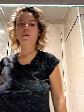 Snapshot of BabyNila chatting on October 9, 2025, 5:27 am BabyNila online show from October 9, 2025, 5:27 am