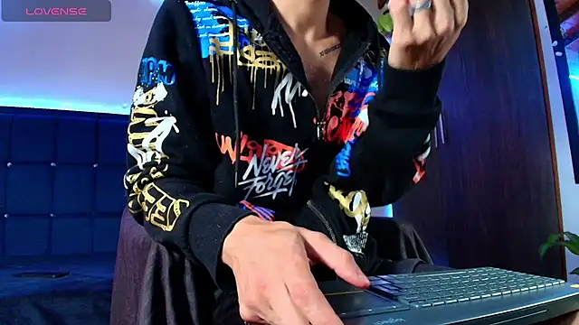 Snapshot of kuzzcoo chatting on September 29, 2025, 1:05 pm kuzzcoo online show from September 29, 2025, 1:05 pm