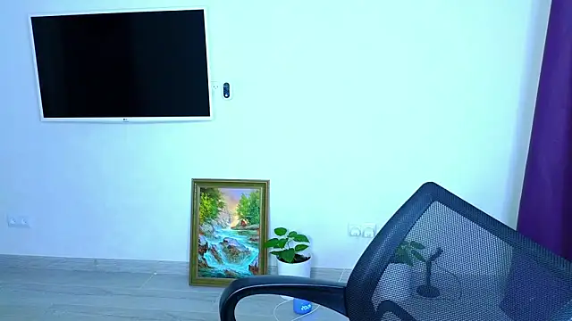  comefeelme  online show from October 27, 2025, 5:28 pm