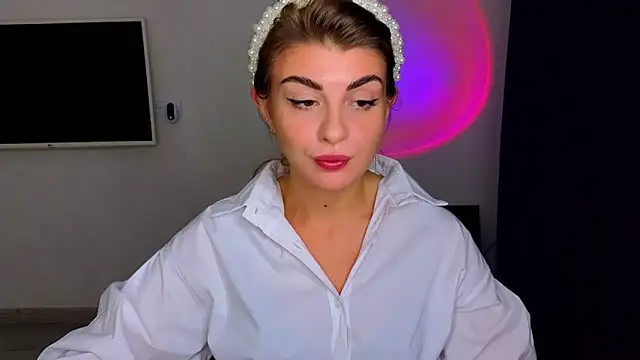  comefeelme  online show from November 3, 2025, 5:36 pm