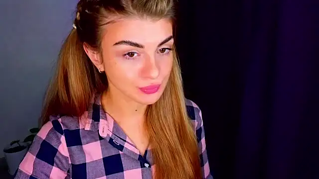  comefeelme  online show from November 5, 2025, 6:46 am