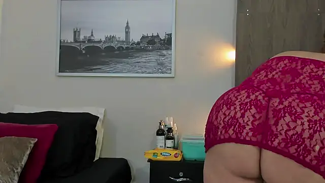 Snapshot of Cheryl_JONES chatting on September 21, 2025, 1:35 pm Cheryl JONES online show from September 21, 2025, 1:35 pm