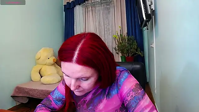 Snapshot of NikaLee chatting on December 6, 2024, 7:10 am NikaLee online show from December 6, 2024, 7:10 am