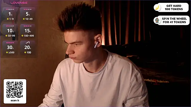 Snapshot of dantebigboi300 chatting on February 19, 2025, 5:27 pm dantebigboi300 online show from February 19, 2025, 5:27 pm