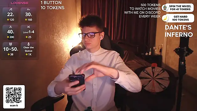 Snapshot of dantebigboi300 chatting on March 19, 2025, 6:23 pm dantebigboi300 online show from March 19, 2025, 6:23 pm