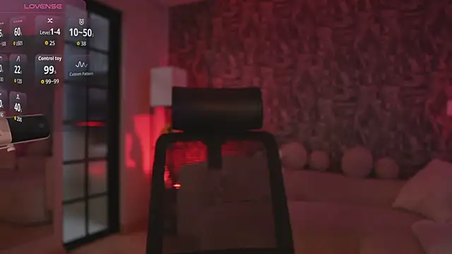 Snapshot of HannahW_ chatting on September 21, 2025, 12:07 pm HannahW online show from September 21, 2025, 12:07 pm