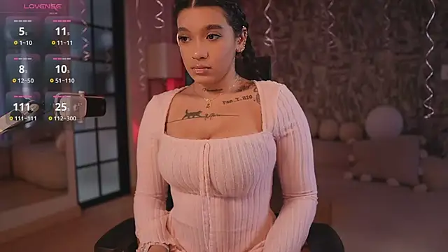 Snapshot of HannahW_ chatting on October 20, 2025, 9:15 pm HannahW online show from October 20, 2025, 9:15 pm