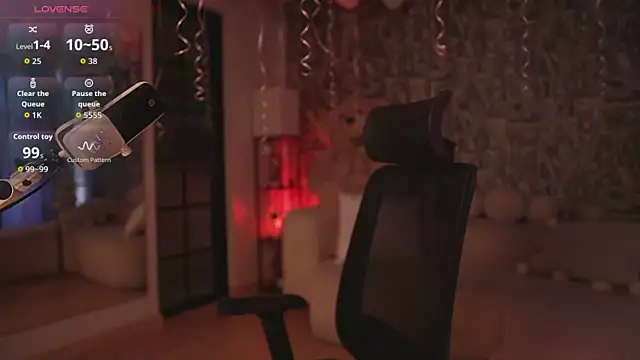 Snapshot of HannahW_ chatting on October 25, 2025, 9:20 pm HannahW online show from October 25, 2025, 9:20 pm