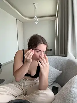 Nura n Sarah online show from October 4, 2025, 3:37 am