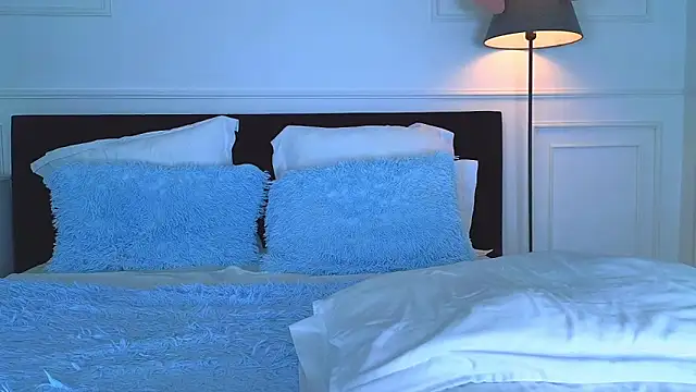 NicoleMarani online show from February 19, 2025, 2:44 am