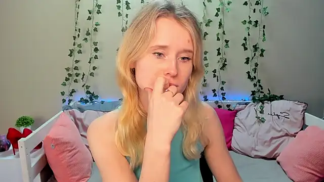 Snapshot of _adel_brooks_ chatting on January 20, 2025, 6:32 pm  adel brooks  online show from January 20, 2025, 6:32 pm