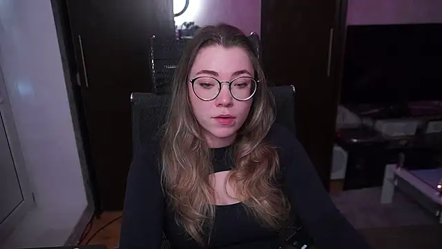 RemyCute online show from June 19, 2026, 1:04 pm