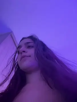 Snapshot of Alicia_Ruiz chatting on March 3, 2025, 8:43 pm Alicia Ruiz online show from March 3, 2025, 8:43 pm