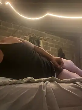 bigzae82 online show from February 4, 2025, 8:02 am